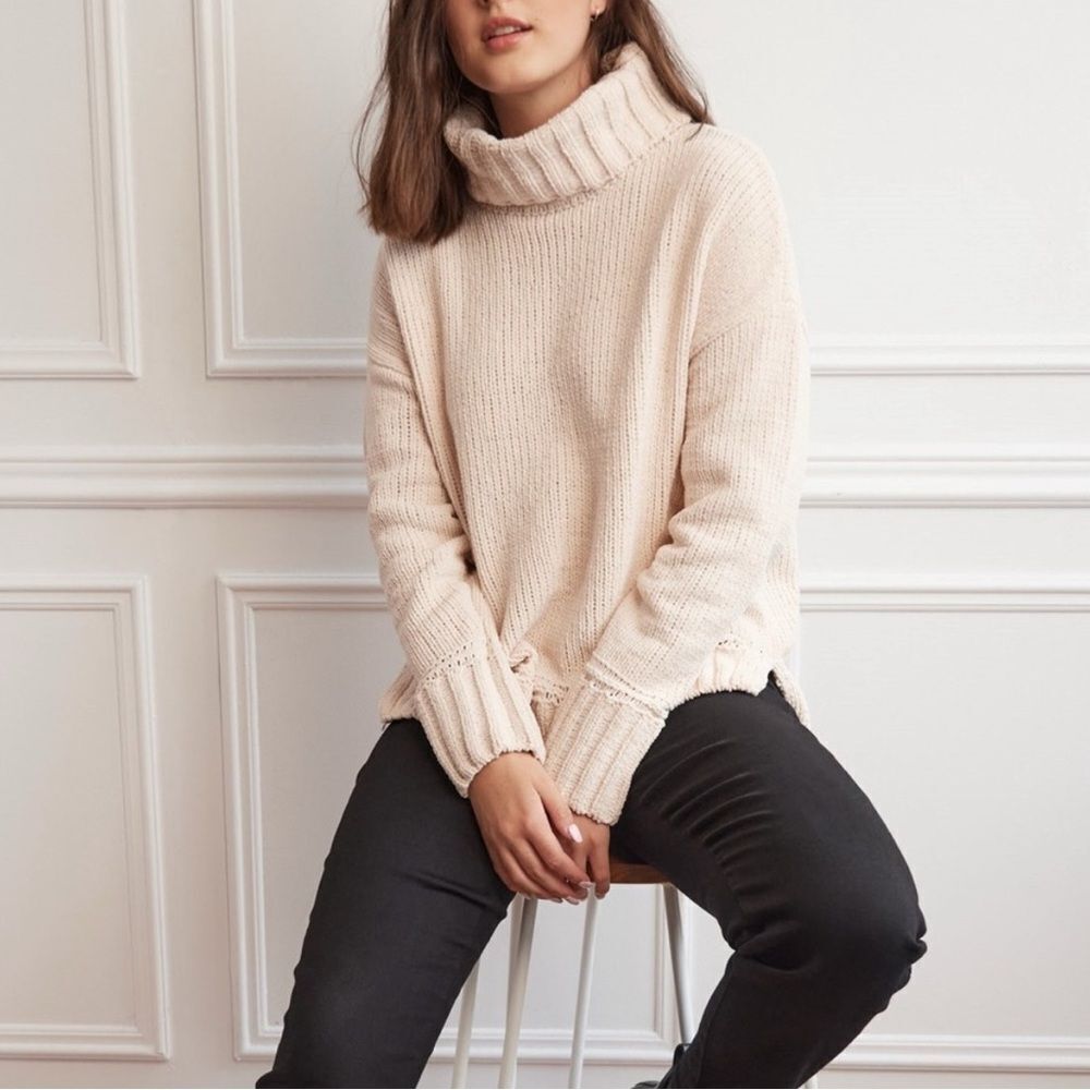 Aerie Chenille Oversized Turtleneck Sweater Ivory Cream- Size Medium